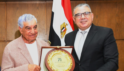 زاهي حواس يكشف تفاصيل إجراءات عودة حجر رشيد ورأس نفرتيتي